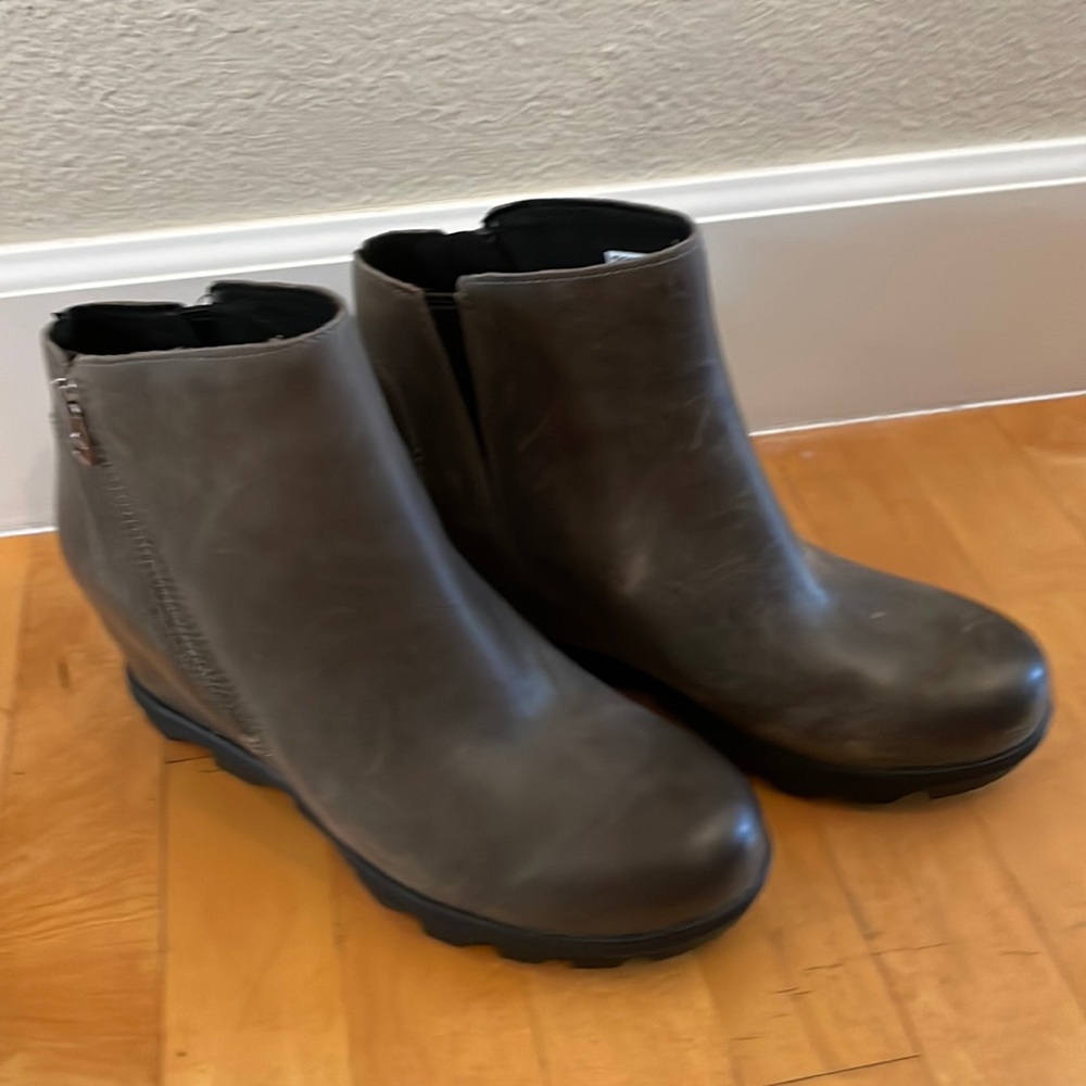 Sorel Womens Size 10 Joan Of Arctic II  Wedge Zip Bootie Quarry Gray